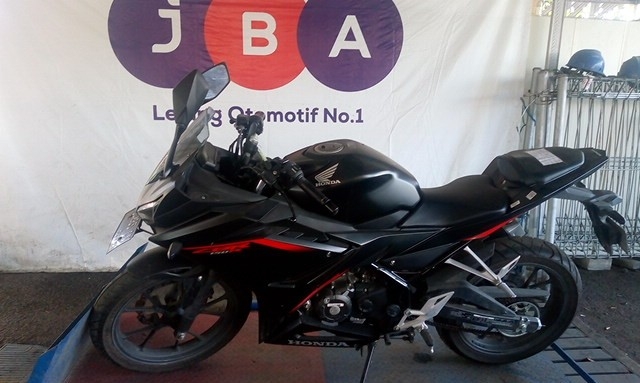 HONDA CBR 150 R